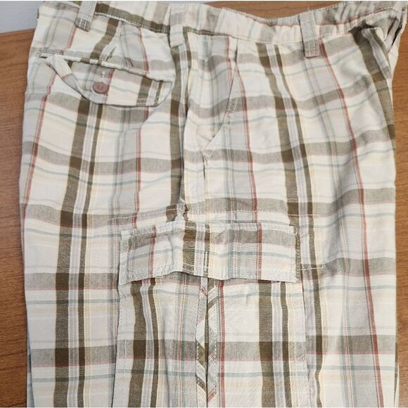 Dockers 36 Relaxed Fit cargo shorts. Tan with red, green and yellow plaid - Picture 7 of 7